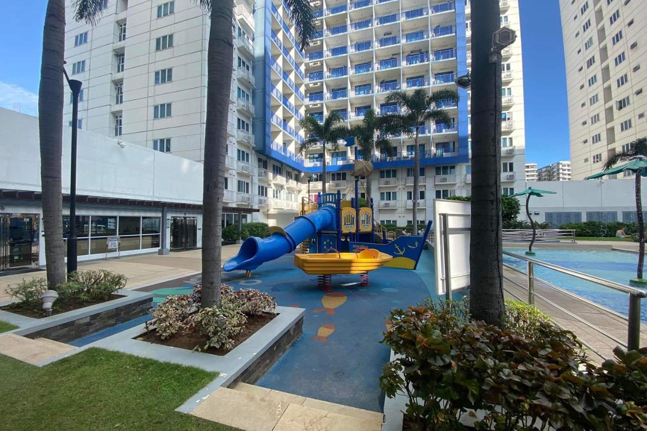 Madison'S Place At Sea Moa Manila Exterior photo